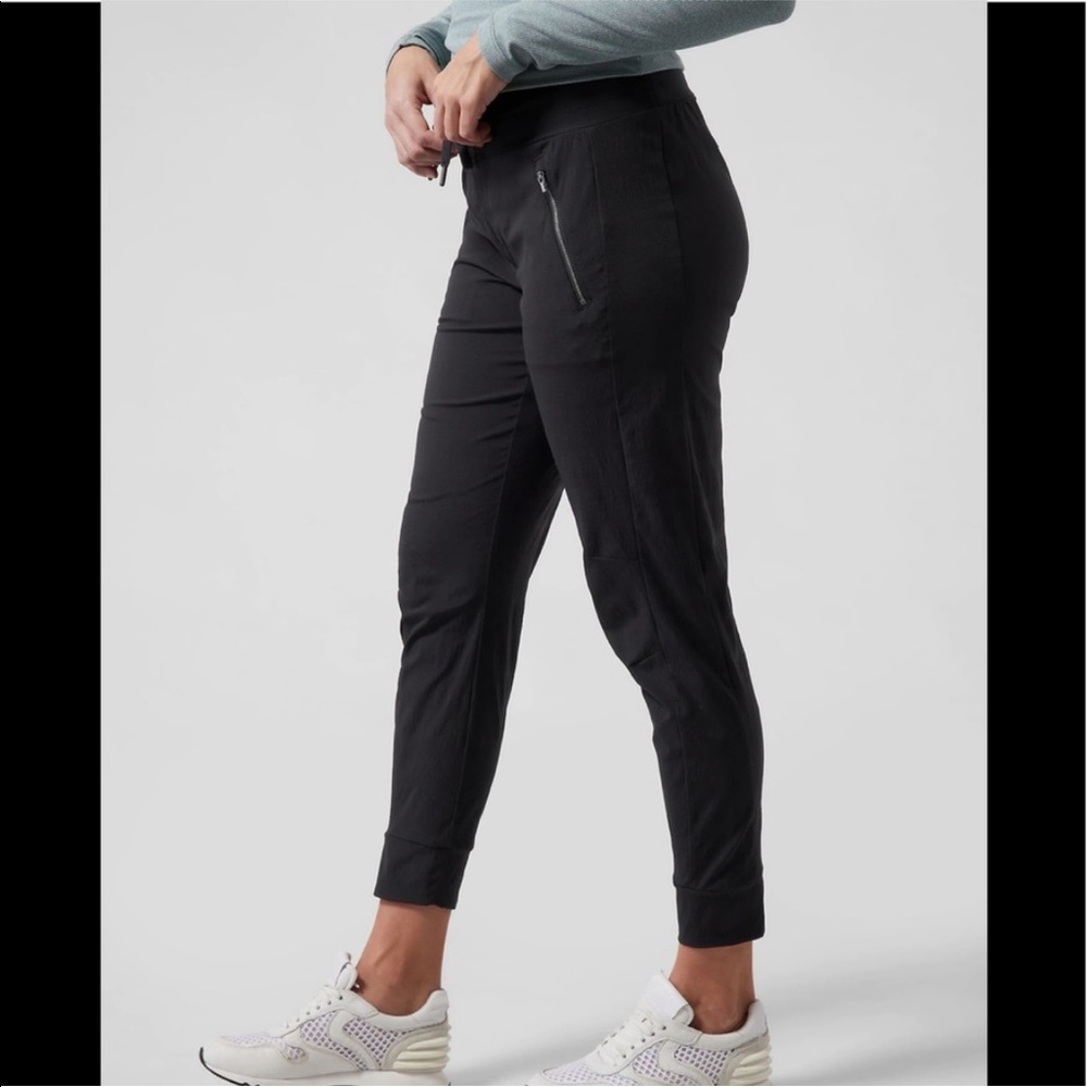 NWT Athlete Trekkie North Joggers